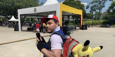 'Pokémon GO' reúne mais de 20 mil pessoas em Porto Alegre durante evento para caçar monstrinhos