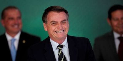 Bolsonaro reassume presidência, mas não recebe autoridades hoje