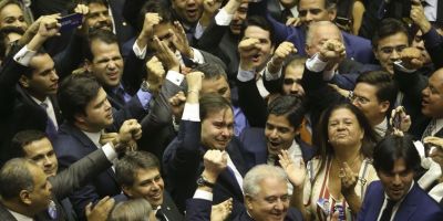 Rodrigo Maia é reeleito presidente da Câmara dos Deputados