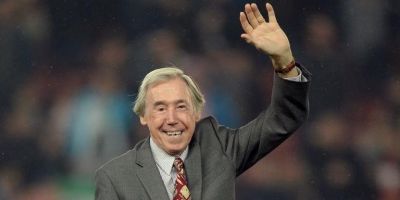 Morre Gordon Banks, goleiro que fez a defesa do século na cabeçada de Pelé