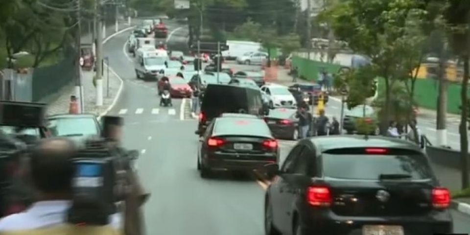 Bolsonaro recebe alta e deixa hospital em São Paulo