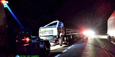 Cristal - acidente envolvendo caminhão e caminhonete deixa 2 pessoas feridas na BR-116, Km 446.1