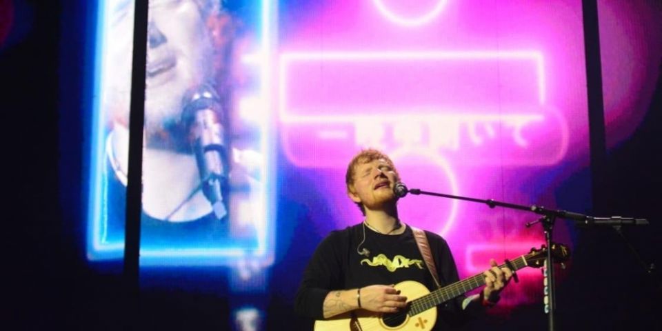 Ed Sheeran encanta Porto Alegre com seu violão, romantismo e simplicidade
