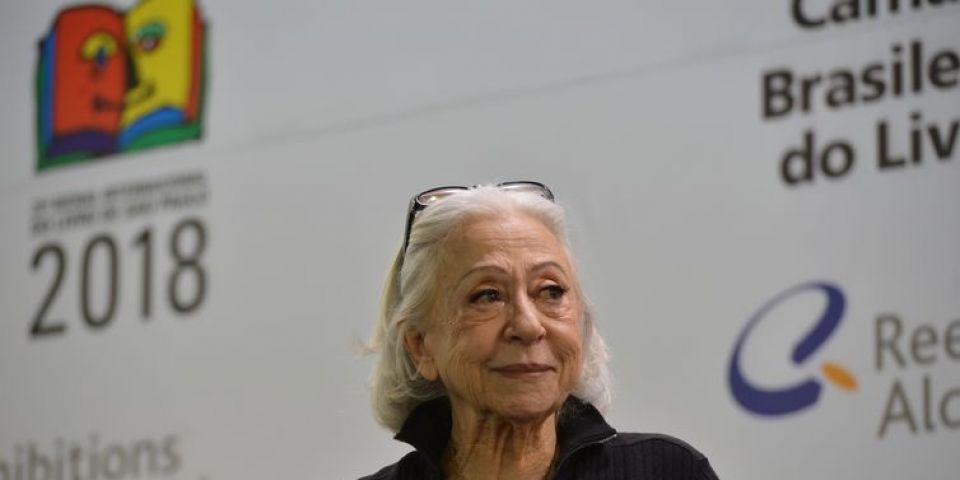 Atriz Fernanda Montenegro recebe alta de hospital no Rio