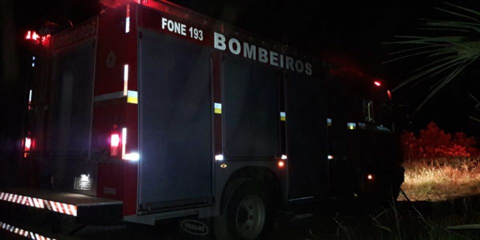 Bombeiros atendem incêndio florestal no interior de Tapes