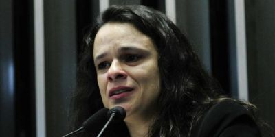 "E-mail foi surreal", diz Janaína Paschoal sobre pedido do MEC para filmar alunos cantando Hino Nacional