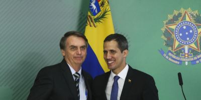 Bolsonaro diz que vai atuar para restabelecer democracia na Venezuela