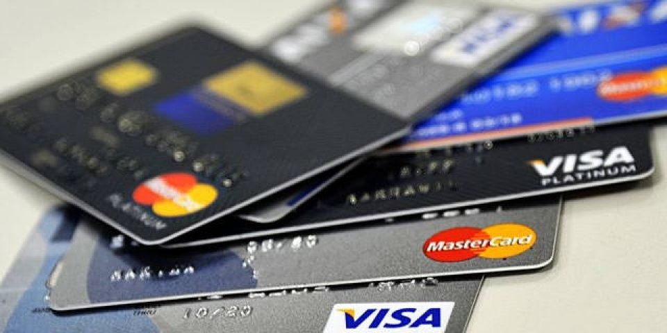 Febraban alerta foliões sobre golpes com cartão de crédito ou débito