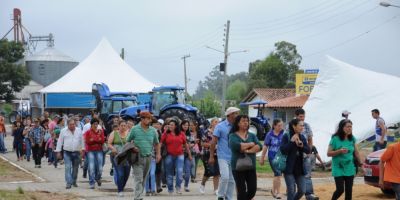 Camaquã - sexta-feira de palestras, crianças e agricultores no parque
