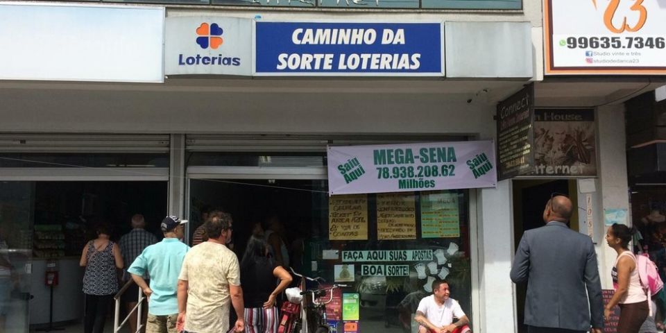 'Maior prêmio que já saiu', diz dona de lotérica de Gravataí onde foi feita a aposta vencedora da Mega-Sena
