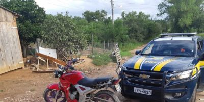 Motoqueiro alcoolizado é preso em Cristal transportando criança e menor de 17 anos