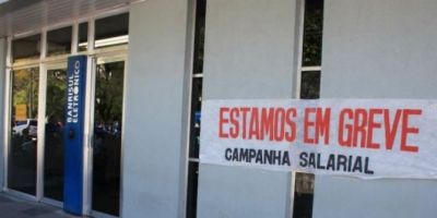 Banrisul, único banco em greve no RS, realiza assembleia nesta segunda para discutir o futuro do movimento
