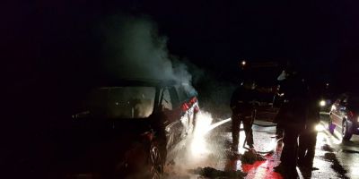 Carro pega fogo na ERS-350, no trecho Camaquã/Chuvisca