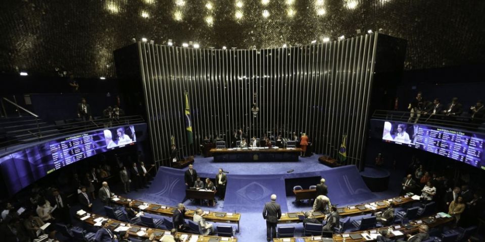 Senado aprova multa para quem paga salário diferente para mulher