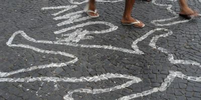 A cada 60 minutos, uma criança ou adolescente morre por arma de fogo
