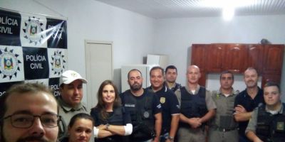 Operação da polícia prende dois suspeitos de envolvimento em assalto no interior de Dom Feliciano