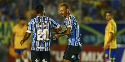 Grêmio comanda a partida e vence o Pelotas por 2 a 0