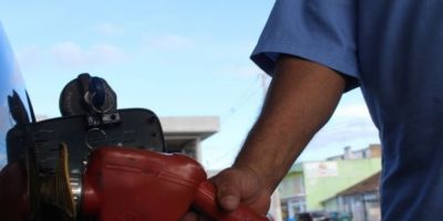 Preço da gasolina sobe pela 4ª semana e acumula alta de 3,5% em um mês