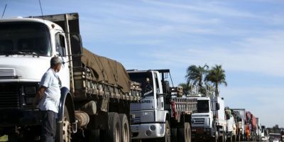 Caminhoneiros se mobilizam para nova paralisação