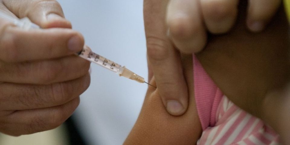 Vacinação contra a gripe começa em 10 de abril para crianças e gestantes no RS