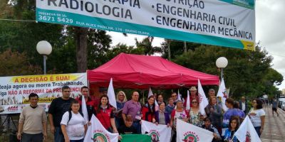 VÍDEO: sindicatos promovem ato de conscientização contra Reforma da Previdência em Camaquã