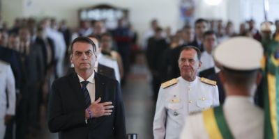 Bolsonaro diz que governo vai criar cartão-caminhoneiro