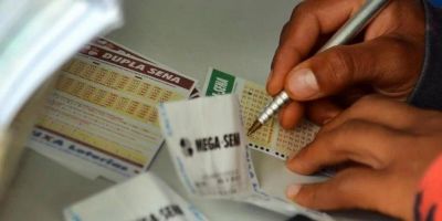 Mega-Sena acumula e prêmio vai a R$ 15 milhões