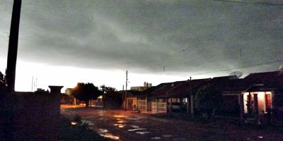 Fortes chuvas acompanhadas de fortes ventos assustou moradores de Camaquã e região, na manhã desta quinta