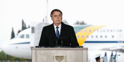 Bolsonaro condecora em Israel militares que trabalharam em Brumadinho