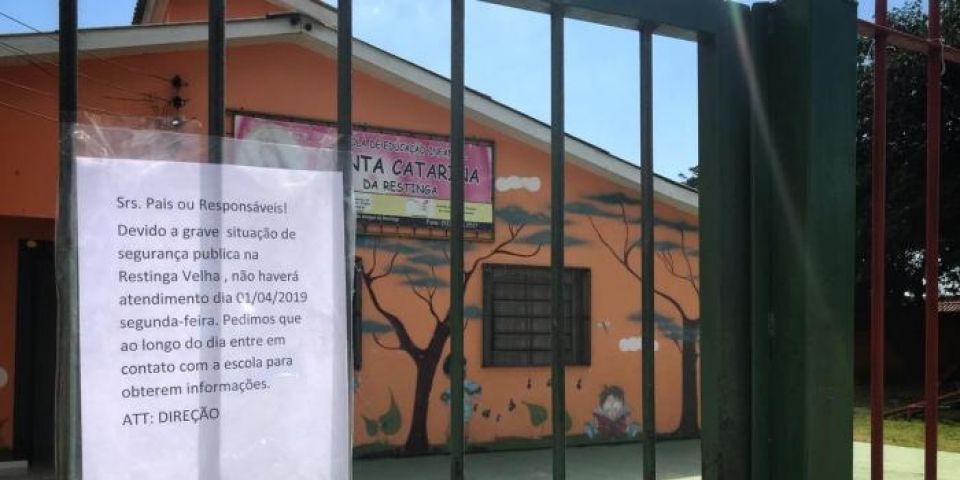Medo de tiroteio fecha escolas e posto de saúde na Restinga, em Porto Alegre