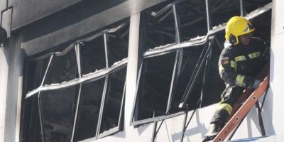 Incêndio atinge faculdade na zona Sul de Porto Alegre