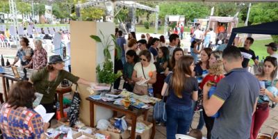 CAPOCAM e Criarte distribuem mais  de mil livros na Praça da Poesia