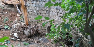 Secretaria da Infraestrutura faz limpeza na sanga do Passinho em Camaquã