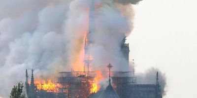 Incêndio atinge a catedral de Notre Dame de Paris