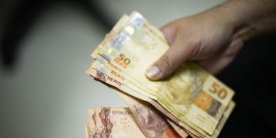 Governo propõe salário mínimo de R$ 1.040 para o próximo ano