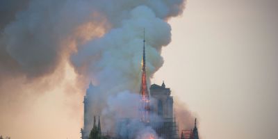 França vai criar fundo para reconstrução da Notre-Dame