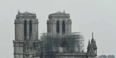 Notre-Dame: peritos avaliam o que restou da estrutura após 10 horas de incêndio