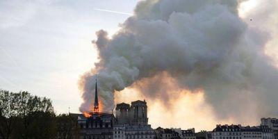 Promotores iniciam investigação sobre causas do incêndio em Notre-Dame