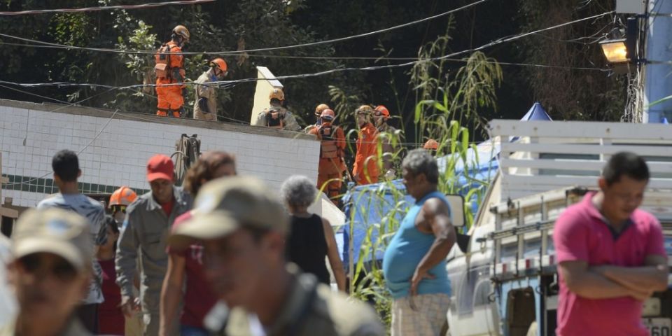 Número de mortos em desabamento de prédios no Rio sobe para 20