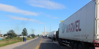 Caminhoneiros prometem paralisação para o dia 29 de abril 