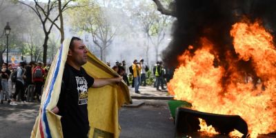 Paris vive sábado tenso com novas manifestações de "coletes amarelos"