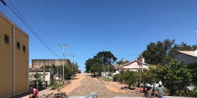 Trecho da Rua Jacob Rheingantz recebe pavimentação em São Lourenço do Sul