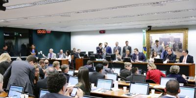 CCJ aprova parecer a favor da reforma da Previdência