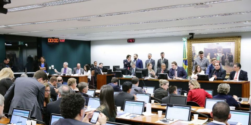 CCJ aprova parecer a favor da reforma da Previdência