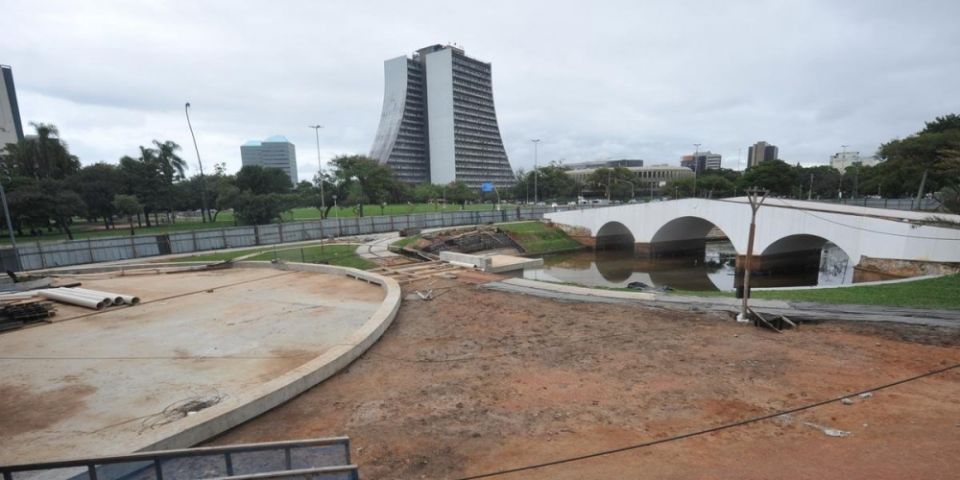 Obra no Largo dos Açorianos volta a atrasar em Porto Alegre