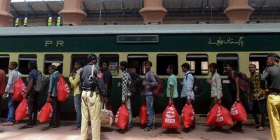 Três jovens morrem atropelados por trem na Índia quando tiravam selfie em trilhos