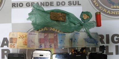 Durante atendimento de desentendimento familiar, BM prende homem por tráfico de drogas em Camaquã