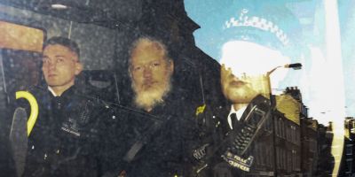 Julian Assange pede para não ser extraditado para os EUA