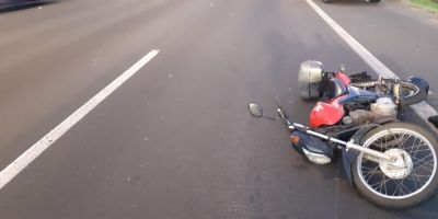 Passageira de moto morre em acidente na freeway, em Porto Alegre