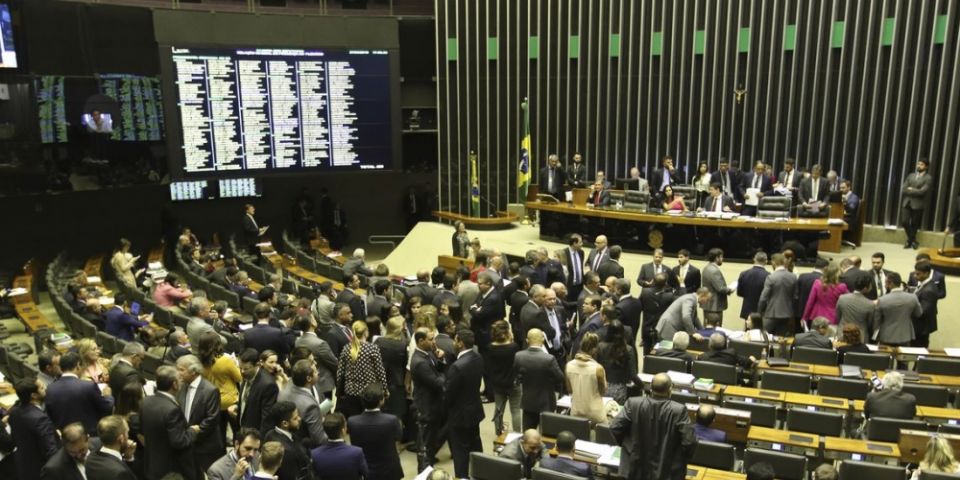 Câmara aprova projeto que prorroga benefício fiscal para igrejas